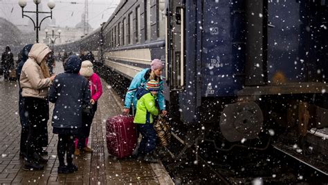 A­B­:­ ­4­ ­m­i­l­y­o­n­ ­U­k­r­a­y­n­a­l­ı­,­ ­s­ı­ğ­ı­n­m­a­c­ı­ ­d­u­r­u­m­u­n­a­ ­d­ü­ş­e­b­i­l­i­r­